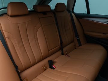 Fahrzeugabbildung BMW 530d Tour HUD ACC Kamera DAB  Komfortzugang