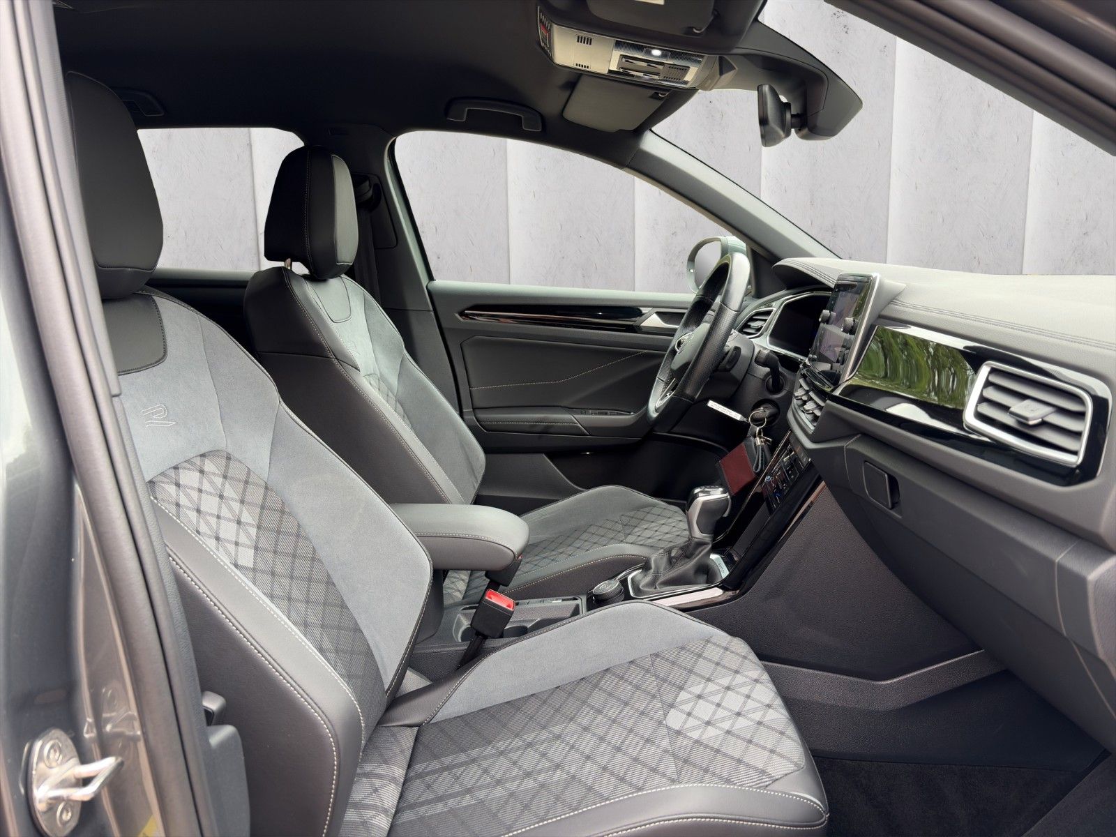 Fahrzeugabbildung Volkswagen T-Roc R-Line 4M*DSG*SHZ*LED*NAVI***