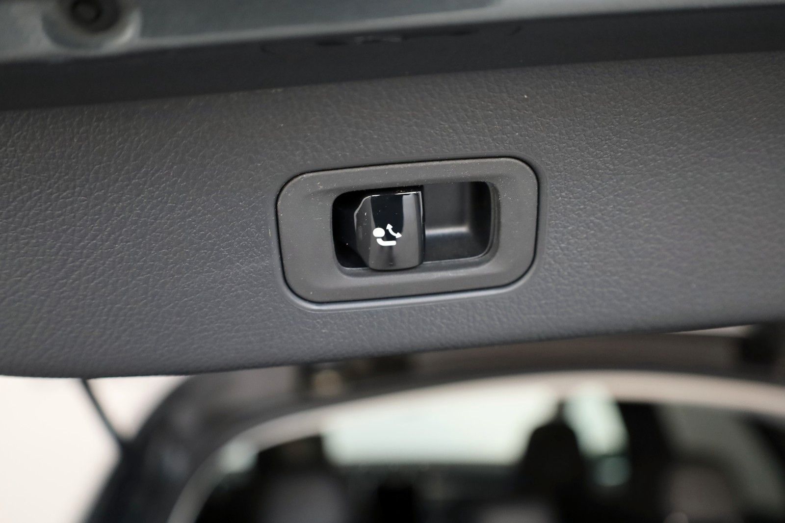 Fahrzeugabbildung Mercedes-Benz GLC 220d 4M Avantgarde,Leder,Navi,ACC,ParkPak+WR