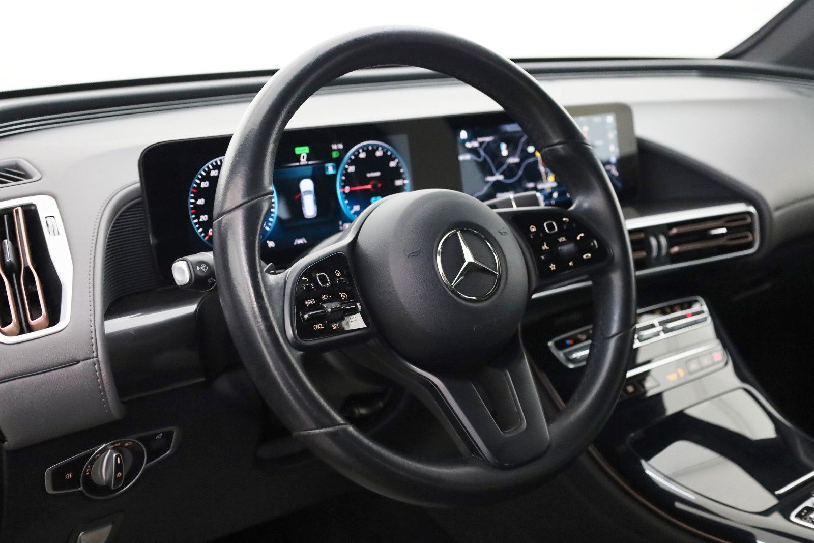 Fahrzeugabbildung Mercedes-Benz EQC 400 4Matic,Leder,Navi,LED,SH,Kamera,AHK