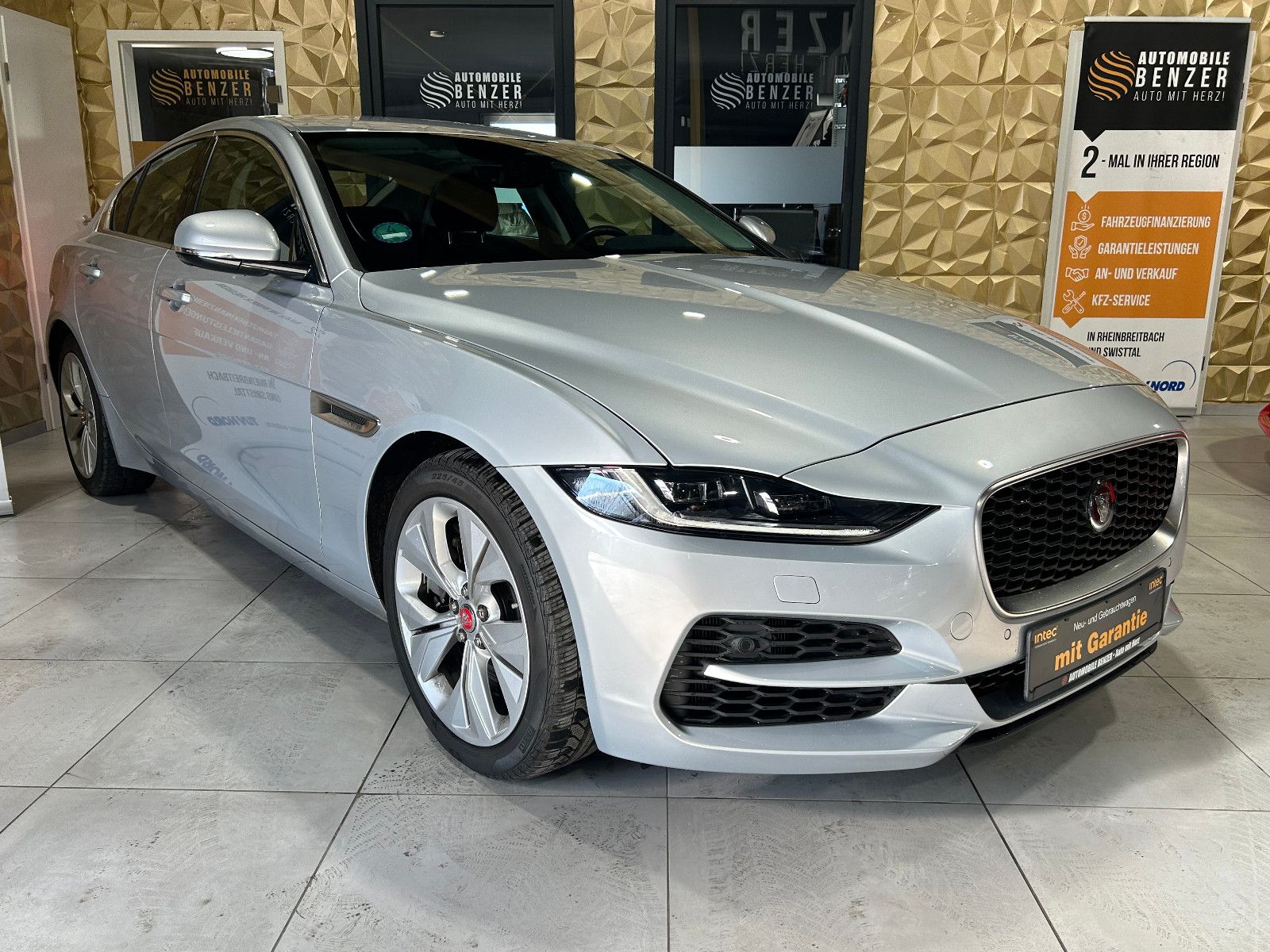 Fahrzeugabbildung Jaguar XE S/APPLE/KAMERA/SHZ/KLIMA/1.HAND