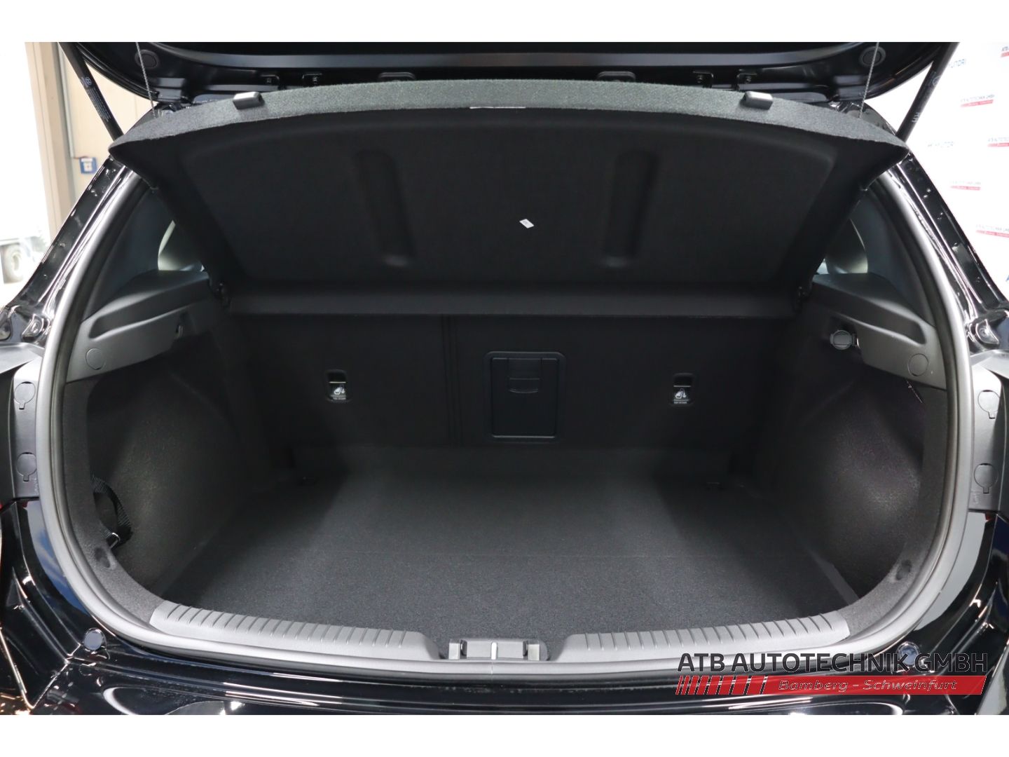 Fahrzeugabbildung Hyundai i30 Advantage 1.5 T-GDi 48V 140PS M/T Navi LED A