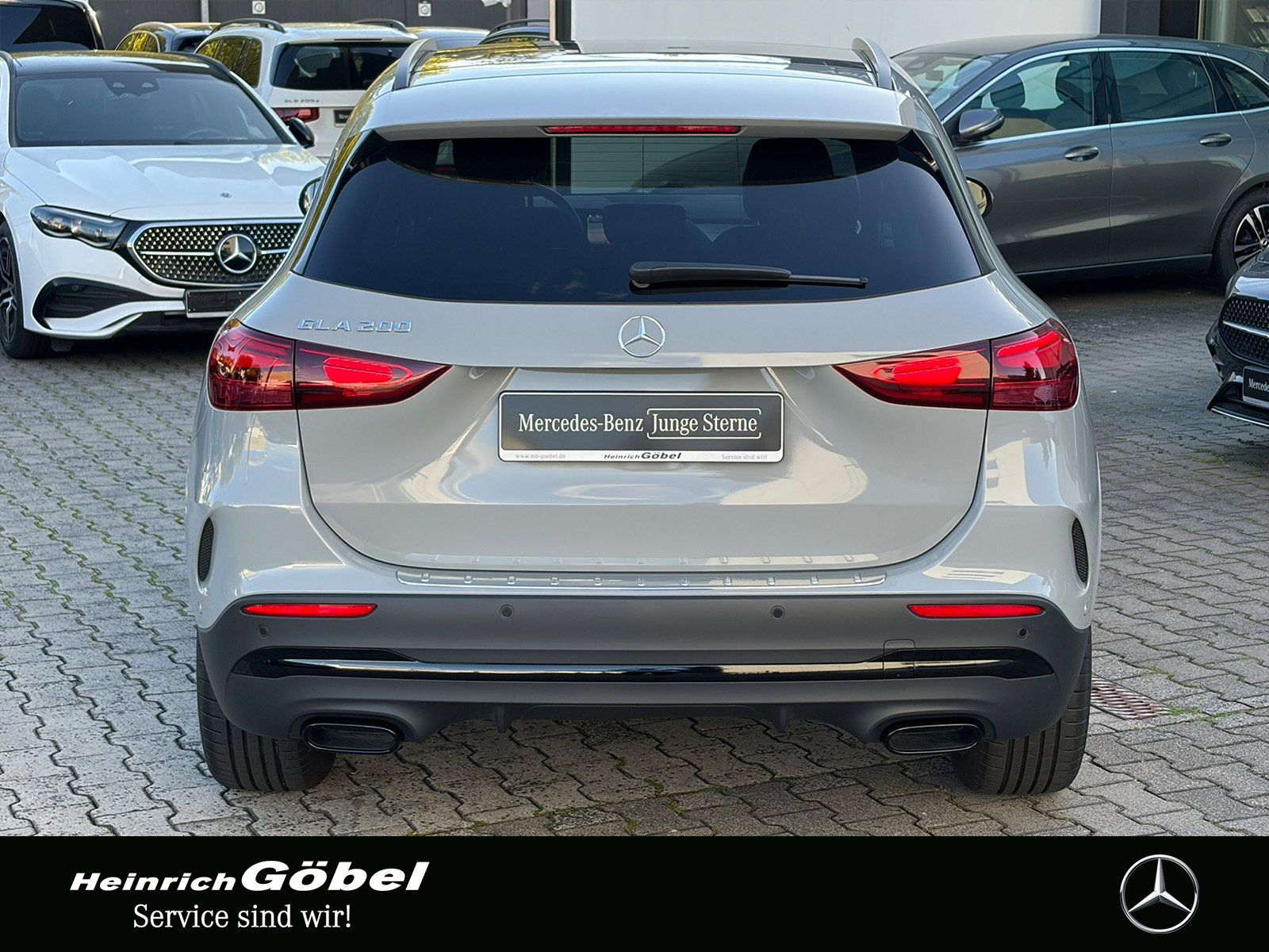 Fahrzeugabbildung Mercedes-Benz GLA 200 AMG*PANO*AHK*20ZOLL*FAP*APPLECAR-PLAY*