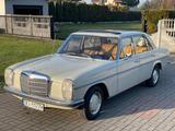 Mercedes-Benz W115 220D  - Mercedes-Benz 220: W115 220d