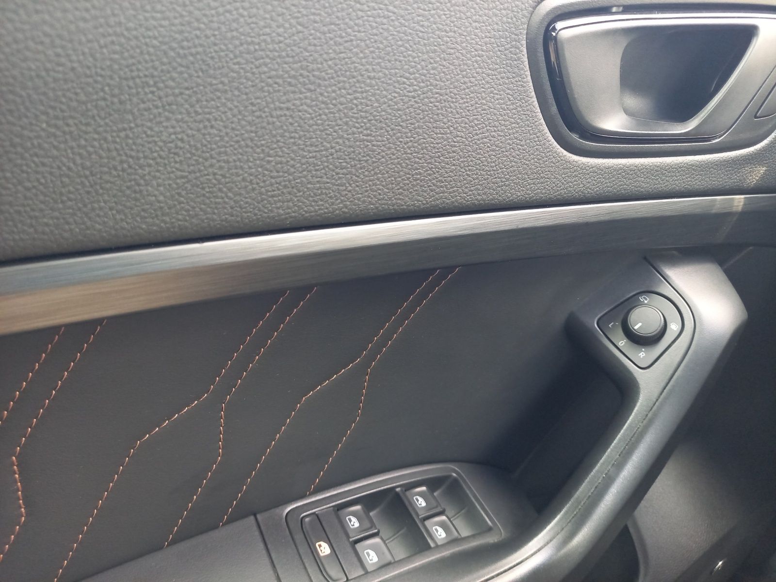 Fahrzeugabbildung CUPRA Ateca 4Drive 2.0 TSI DSG PANO BEATS ACC