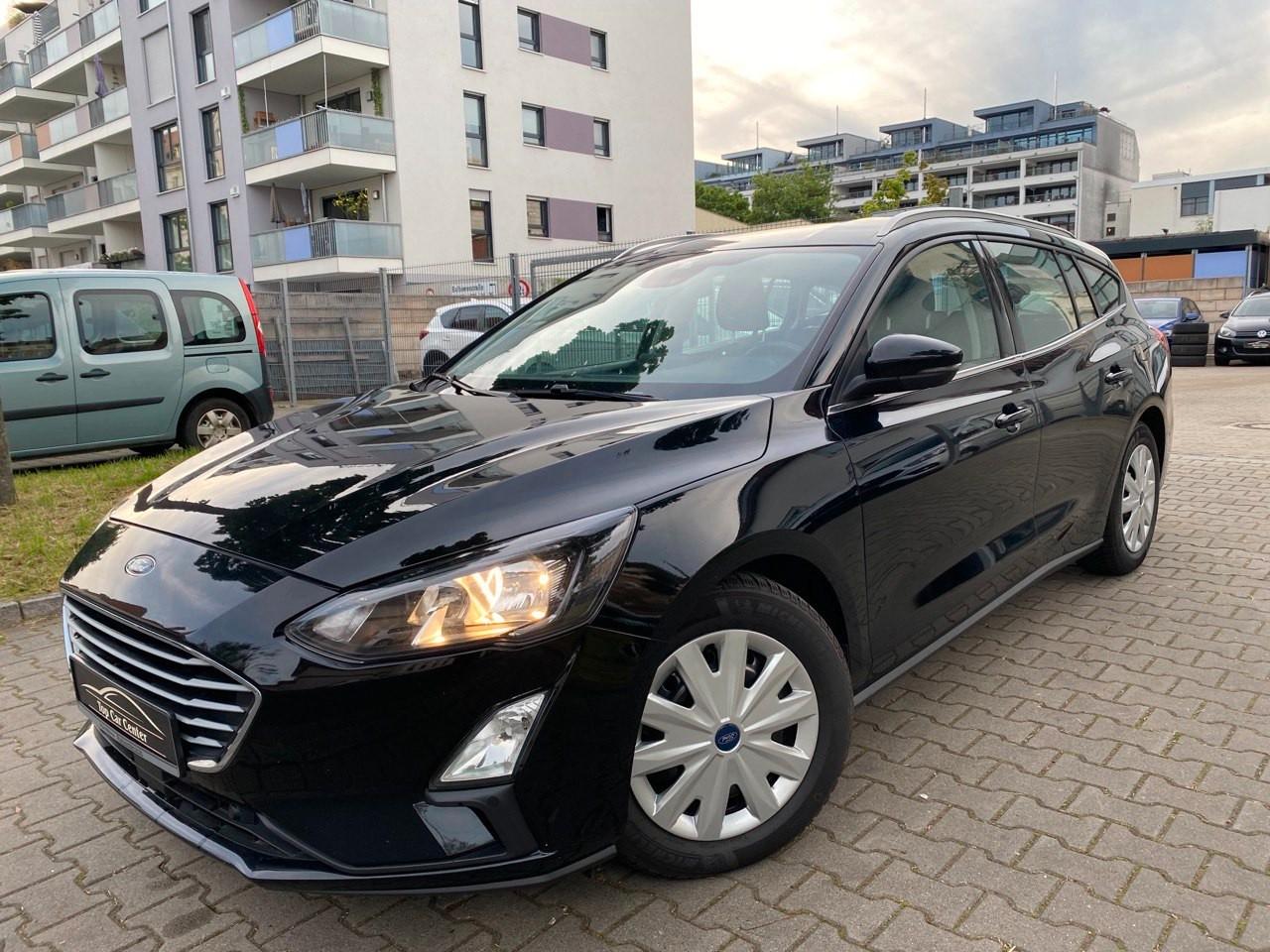 Ford Focus1.5TDCi Navi PDC Temp. SHZ 1.Hand unfallfr.