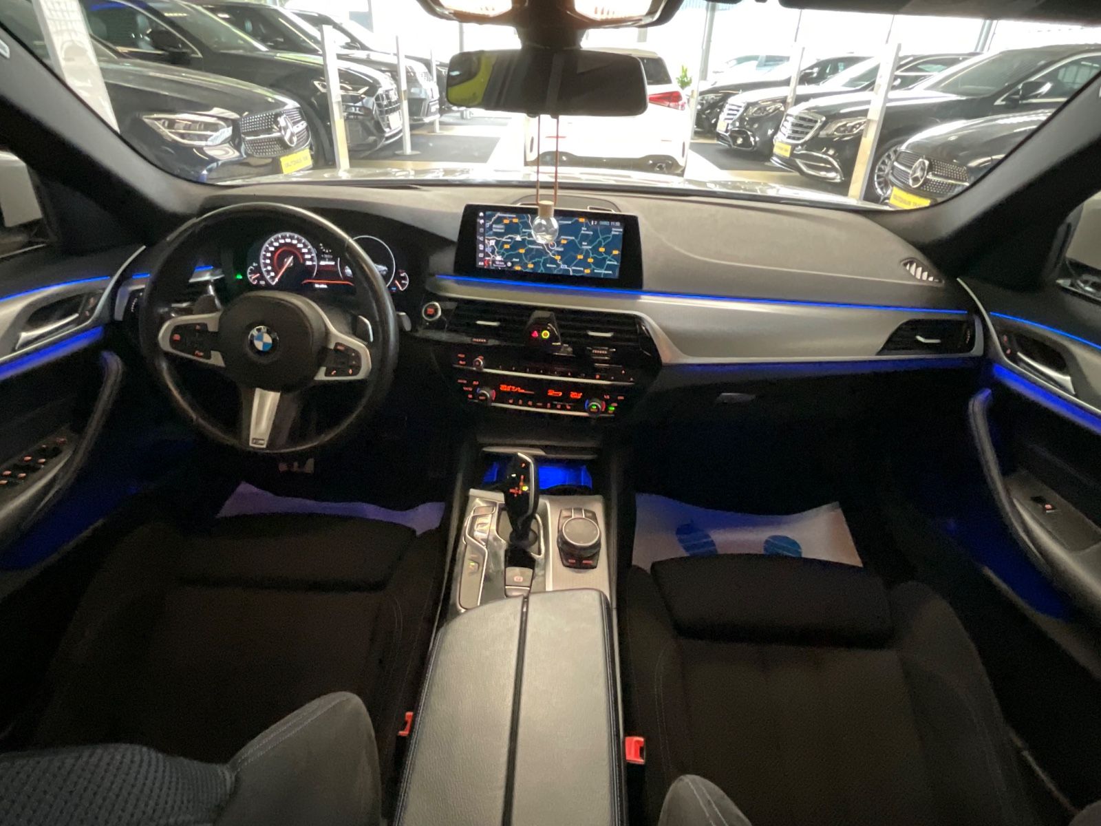 Fahrzeugabbildung BMW 530 e M Sport*Head-Up Display
