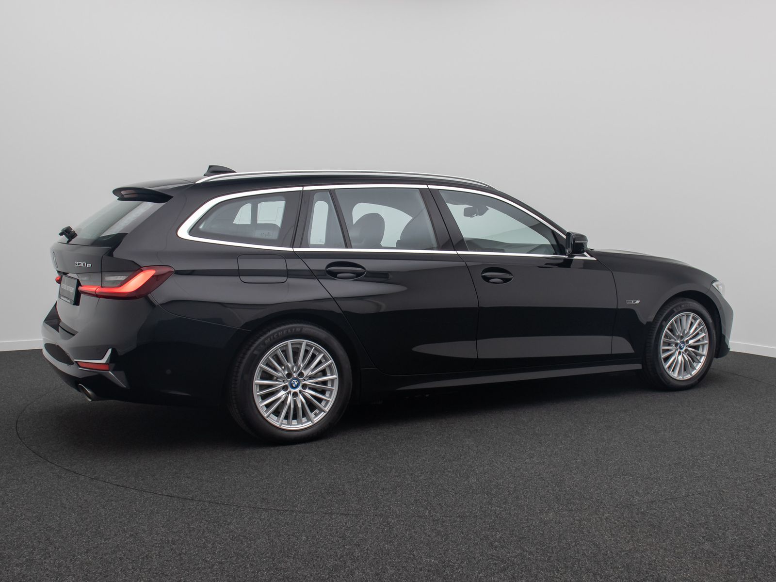 Fahrzeugabbildung BMW 330e Luxury Line Laser DAB 360°HUD Leder Komfort