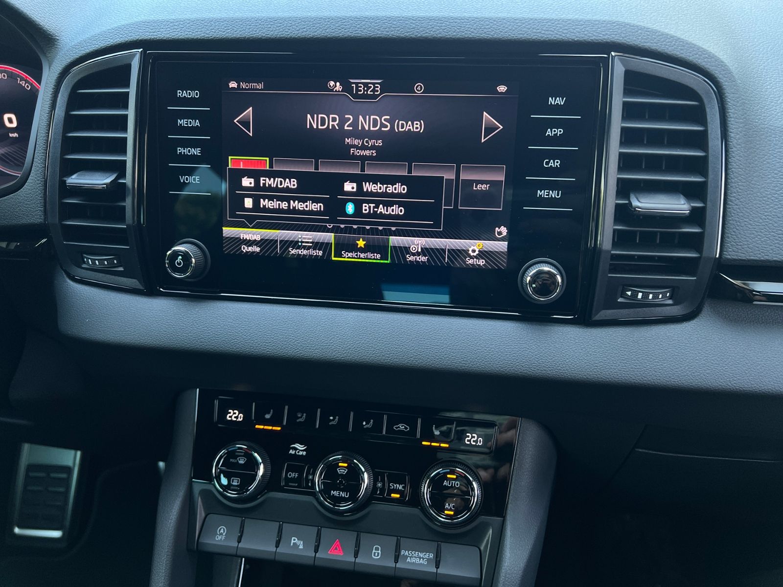 Fahrzeugabbildung SKODA Karoq Sportline 2.0 TSI 4x4 DSG *CANTON, AHK, 19