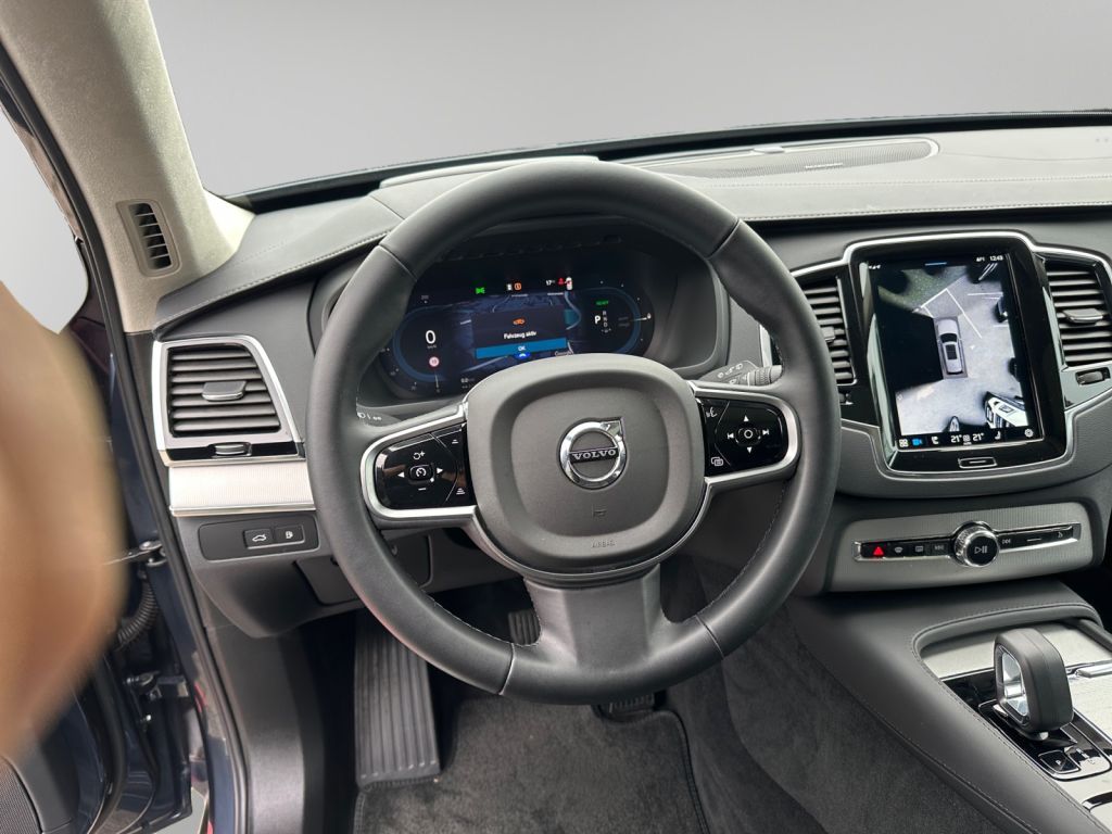 VOLVO XC90 T8 AWD Plug-in Hybrid Ultra Dark 360° AHK s VOLVO XC90 T8 AWD Plug-in Hybrid Ultra Dark 360° AHK s