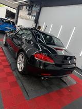 BMW Z4 sDrive23i - - BMW Z4 mit Benzin-Antrieb: Schwarz, Leder, Navigationssystem, Cabrio