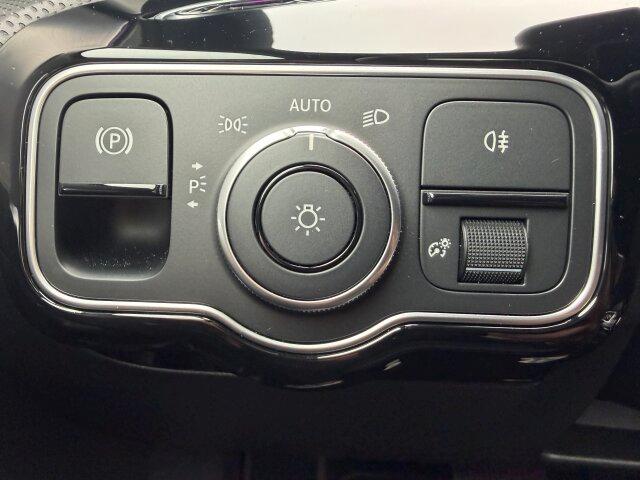 Mercedes-Benz A 180 Progressive LED Distronic Panorama 360°...