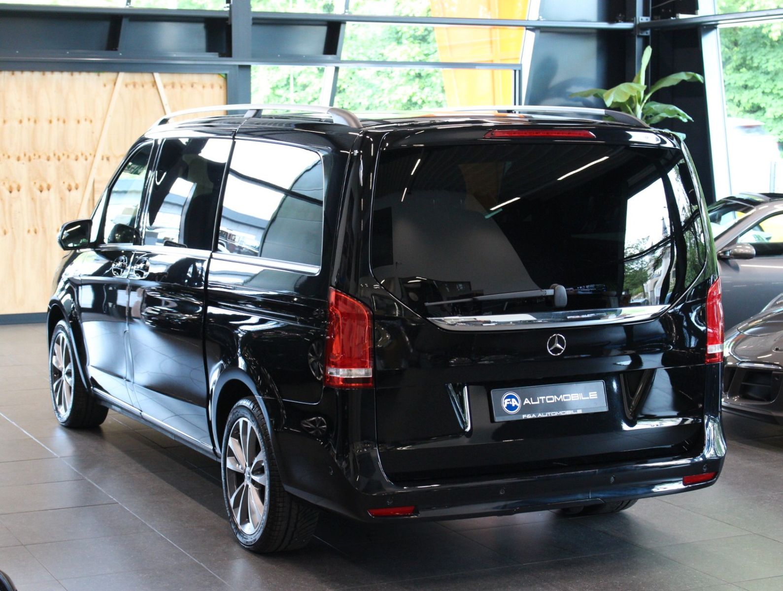 Fahrzeugabbildung Mercedes-Benz V 300d Exclusive Edition Lang 4Matic