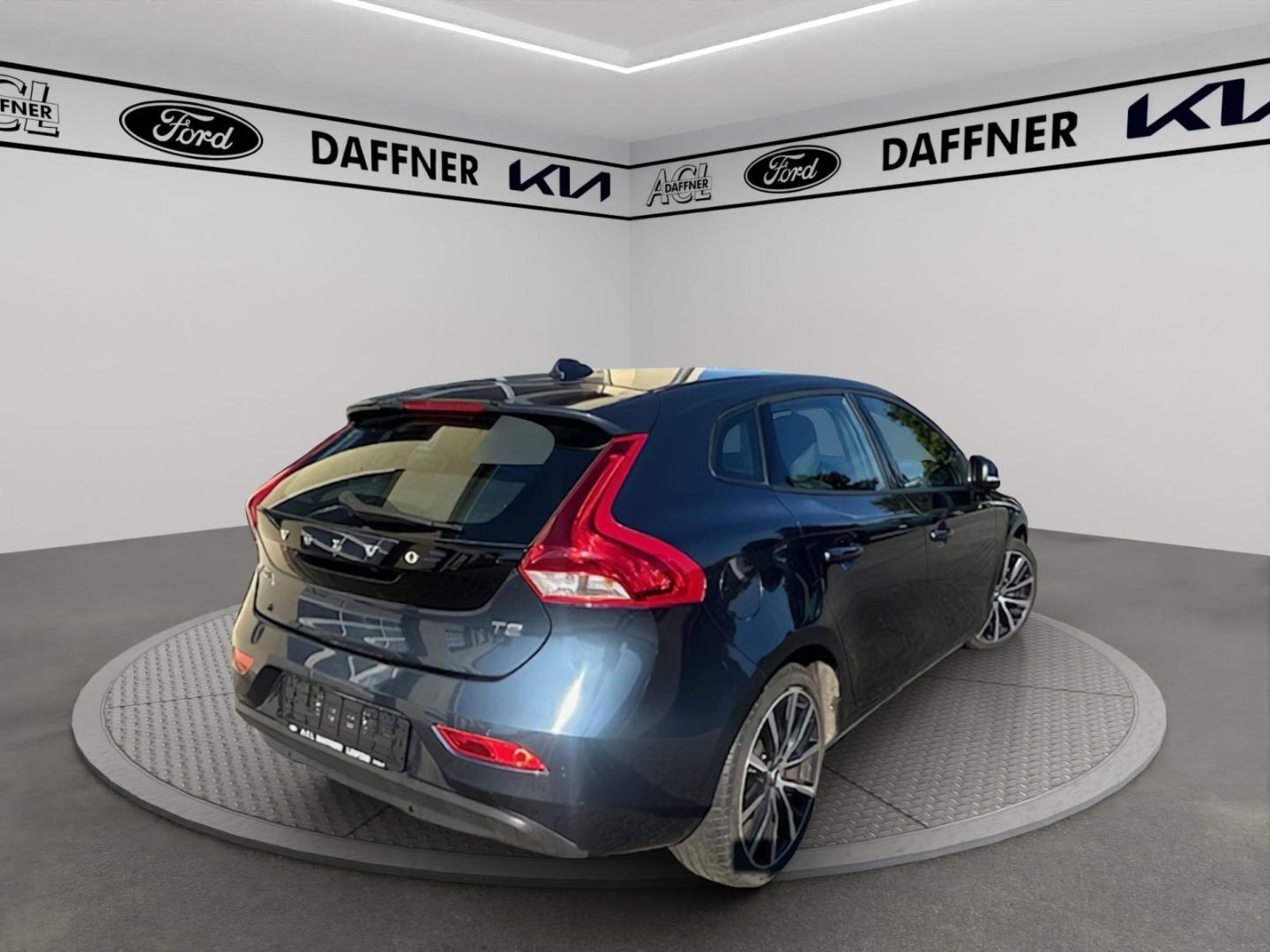 Fahrzeugabbildung Volvo V40 Momentum Navi Soundsystem LED Kurvenlicht Sp