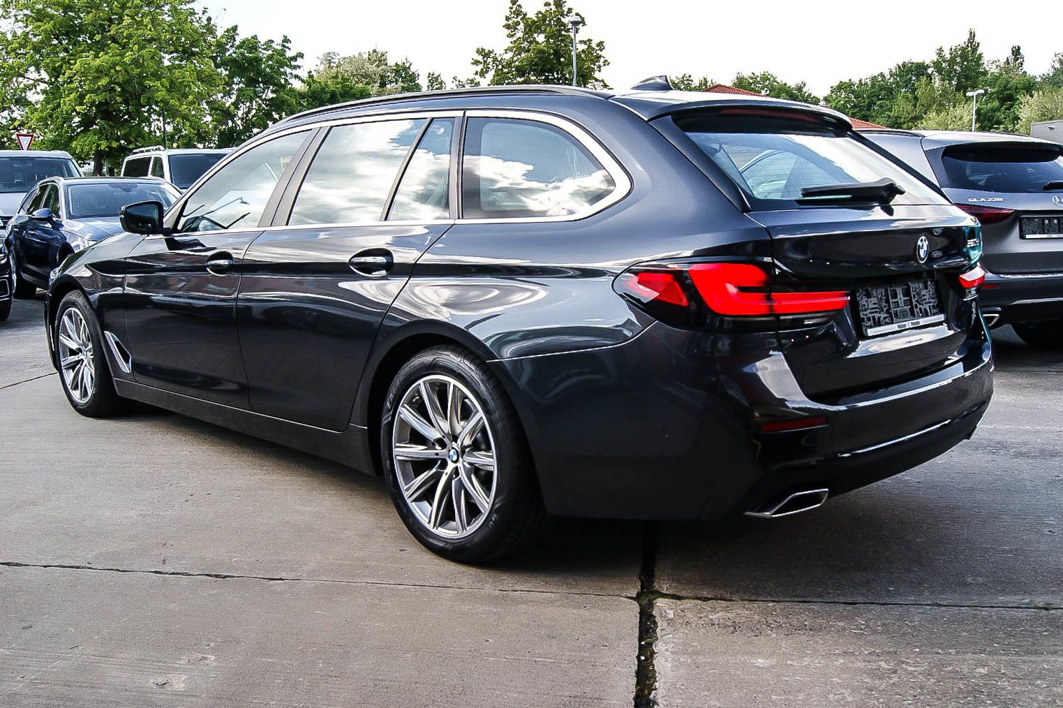Fahrzeugabbildung BMW 520 d Touring LEDER HEADUP PANORAMA KEYLESS