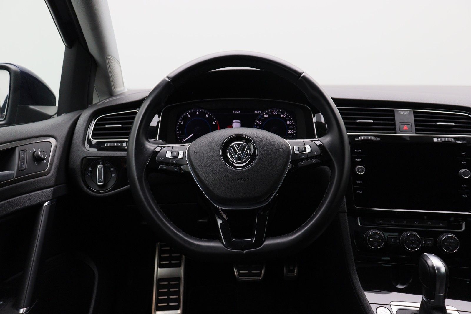 Fahrzeugabbildung Volkswagen Golf VII Variant 1.5 Join ACC KameraStandheizung
