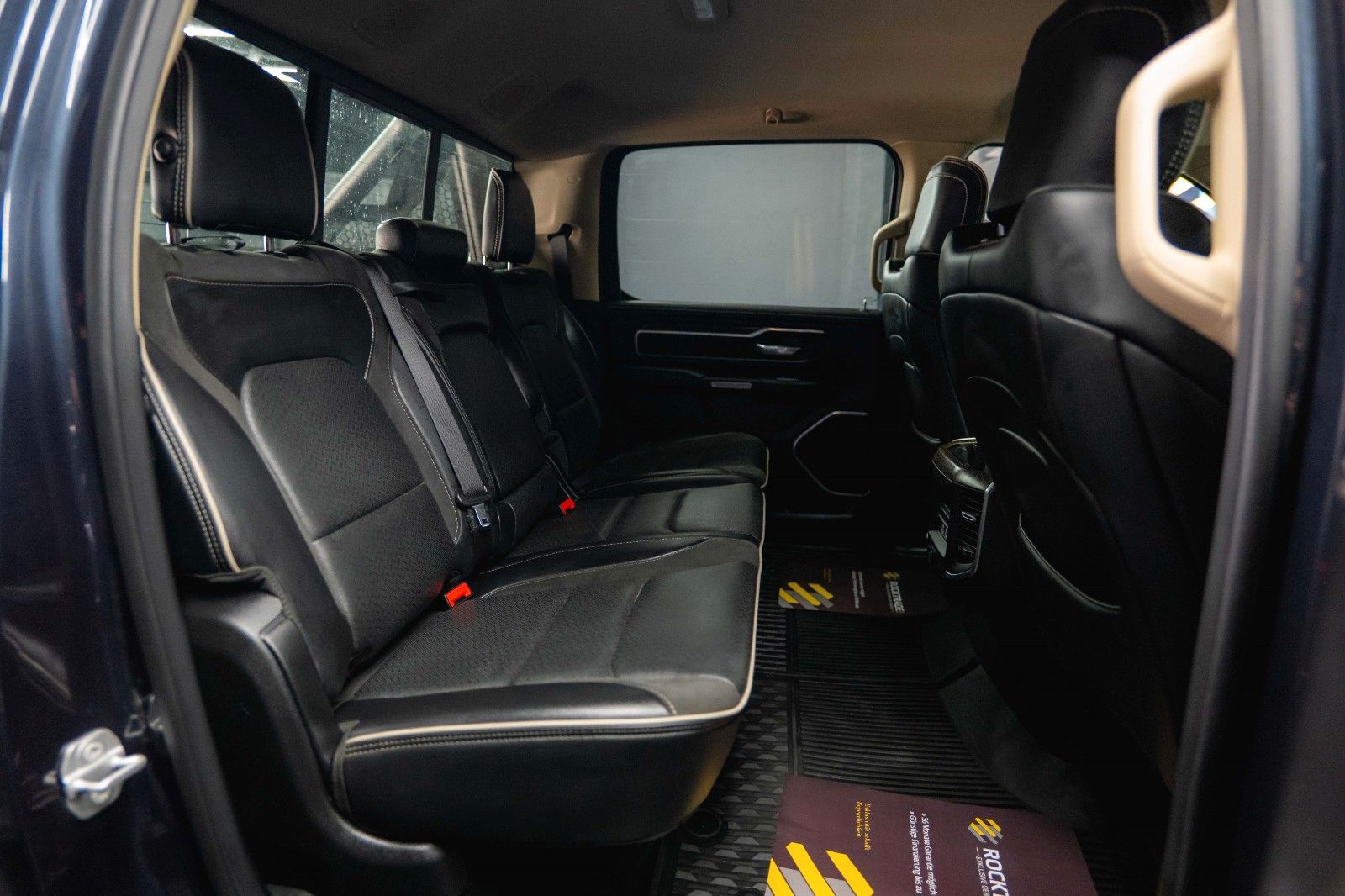 Fahrzeugabbildung Dodge RAM 5.7 V8 HEMI 4x4 Offroad LARAMIE Night 19%