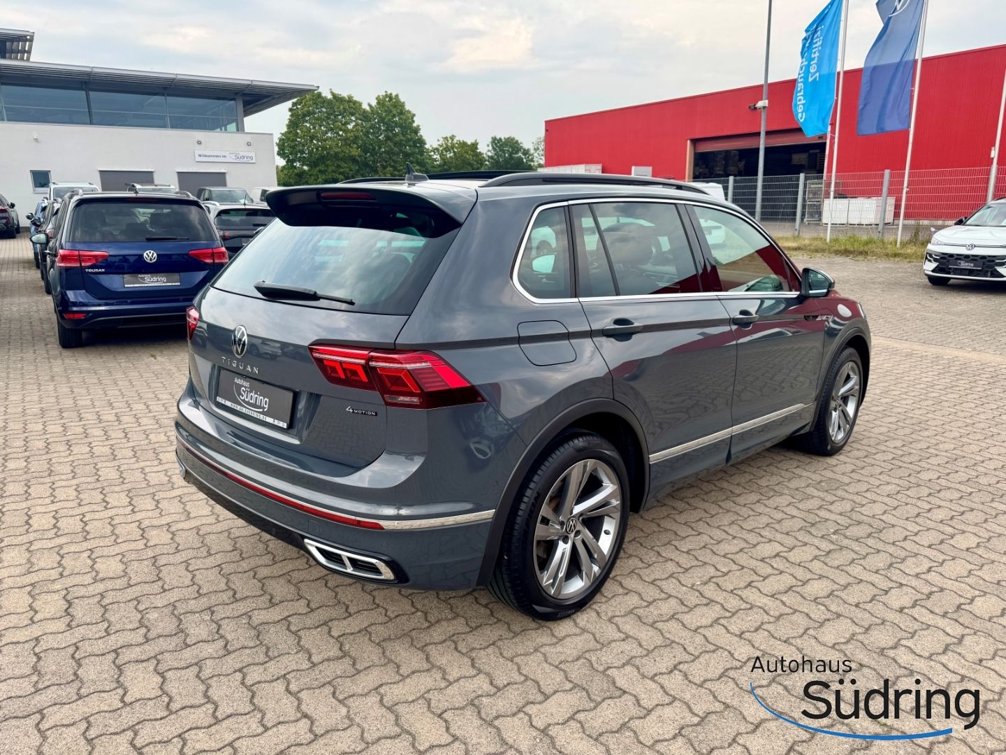 Tiguan 2,0 TDI R-Line DSG HUD StandHZG AHK Pano