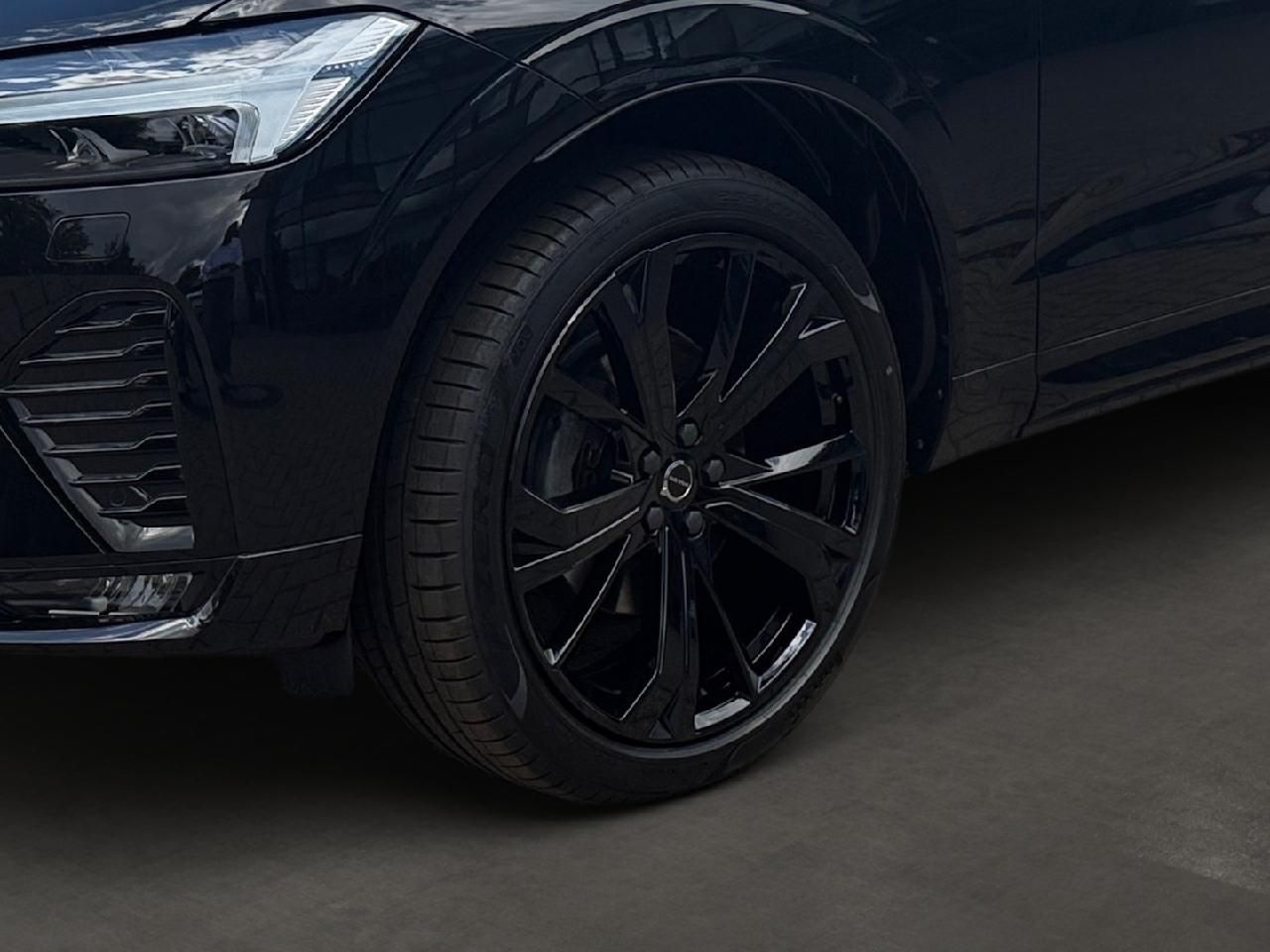 Fahrzeugabbildung Volvo XC60 B5 Benzin AWD Plus Black Edition