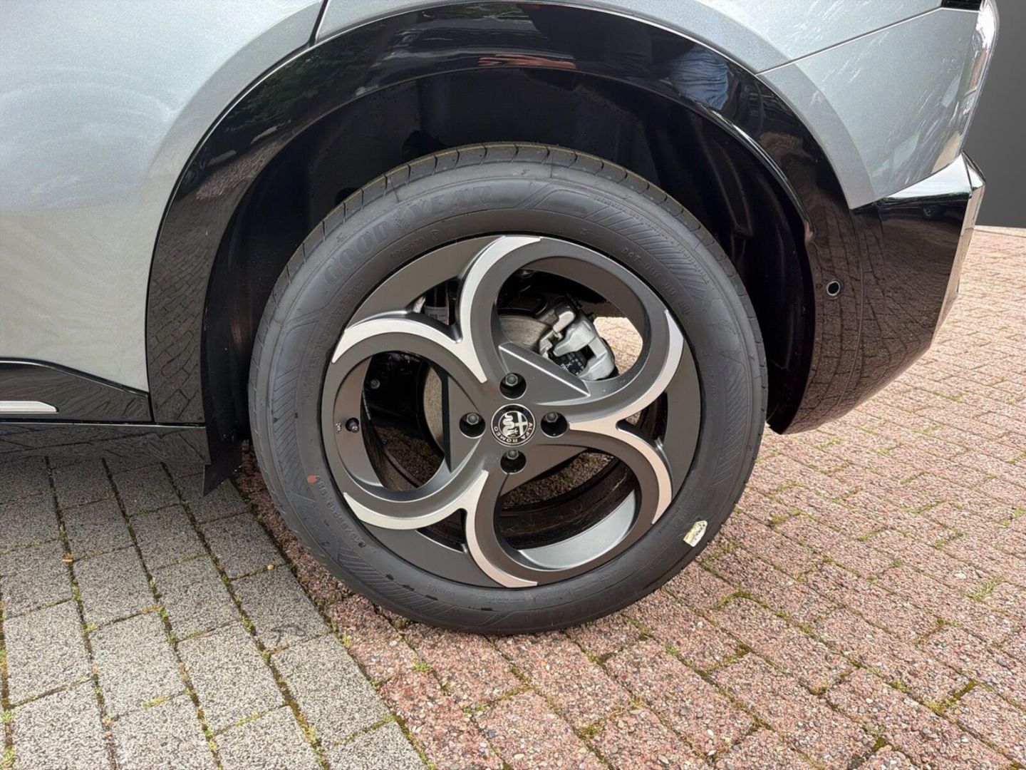 Fahrzeugabbildung Alfa Romeo Junior Ibrida Sport Speciale 1,2 VGT 107kW MY26