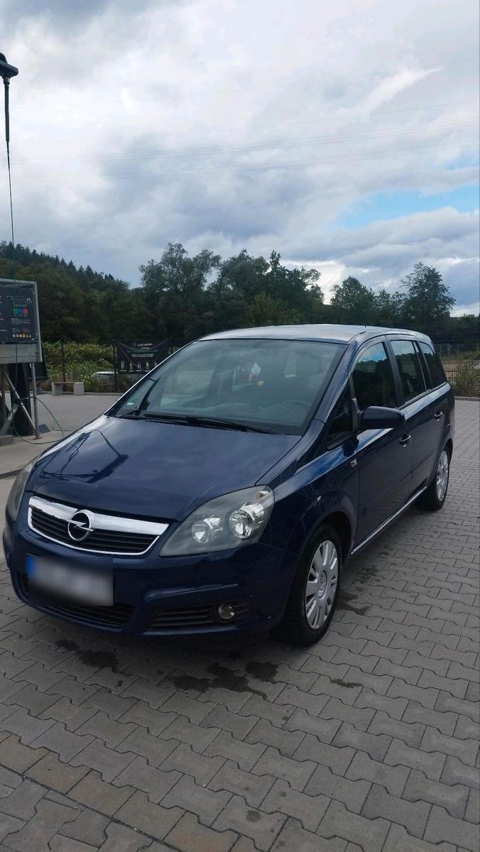 Opel Zafira 2006 — вигляд ззаду