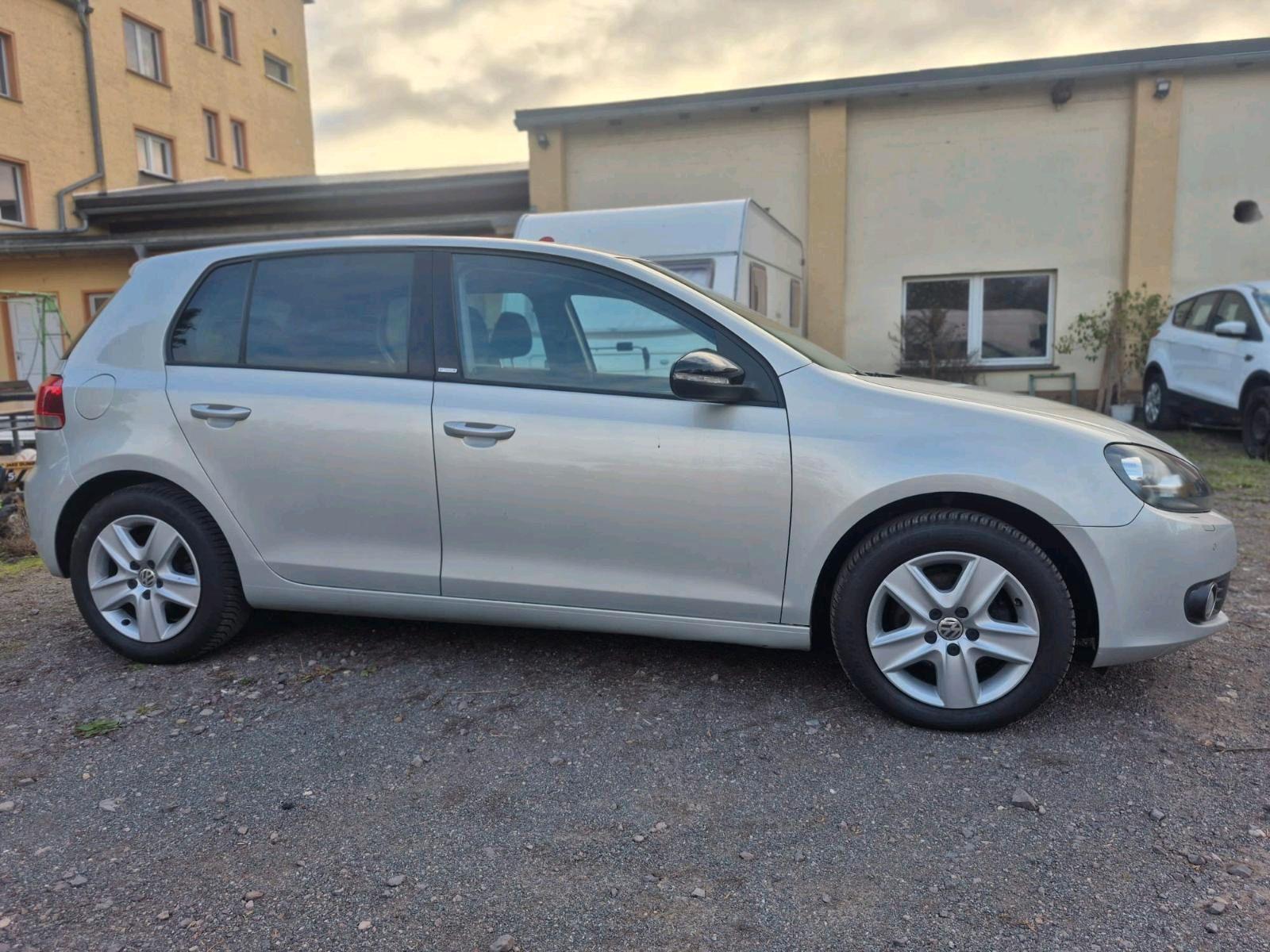 Volkswagen Golf 2011 — engine 102 HP (75kW)