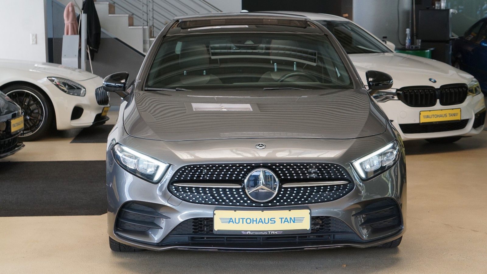 Fahrzeugabbildung Mercedes-Benz A 200 Limousine AMG LINE *PANORAMADACH*CARBON*