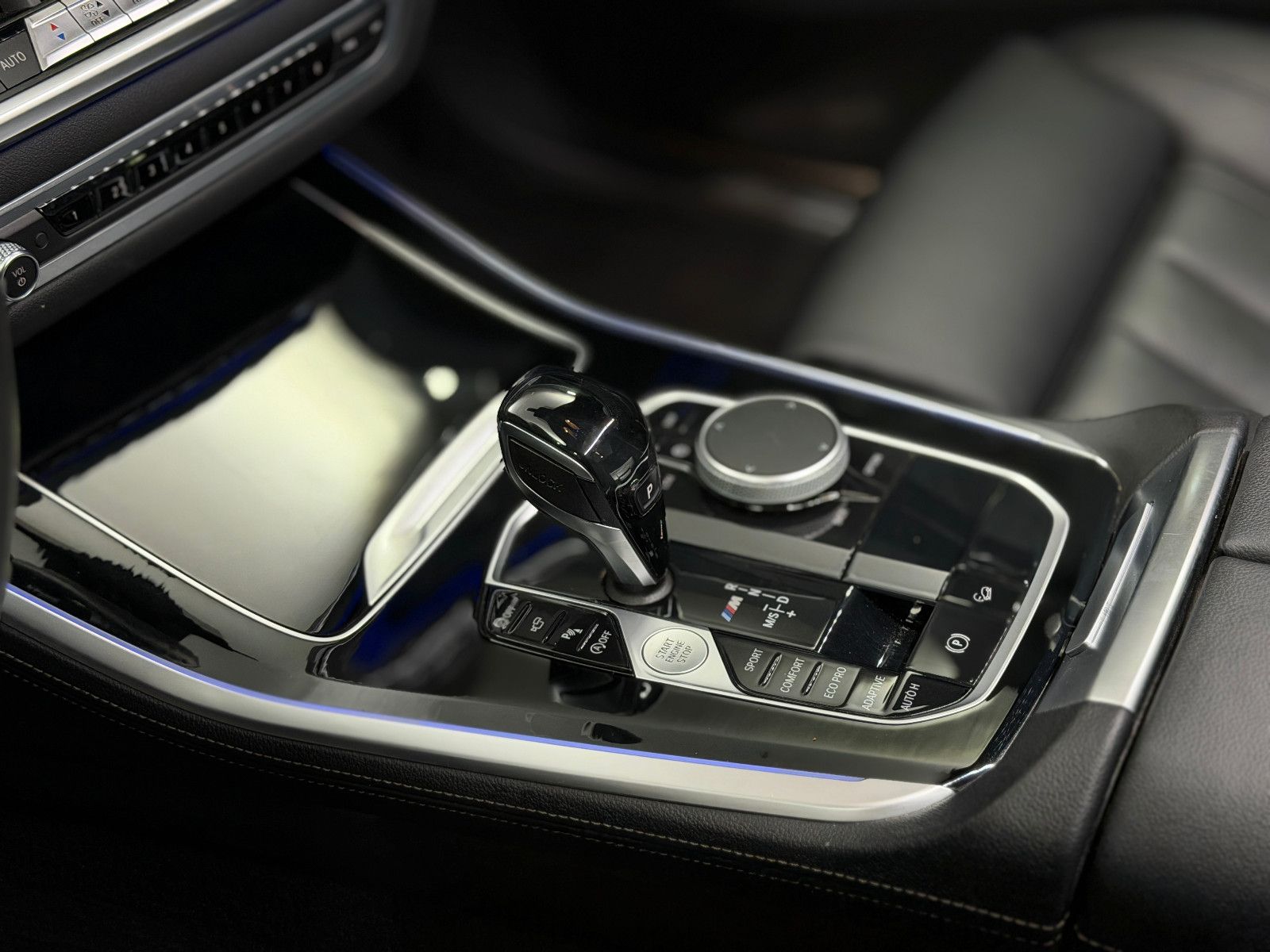 Fahrzeugabbildung BMW X5 M50d|LASER|H&K|360°|PANO|GESTIK|AHK|HuD