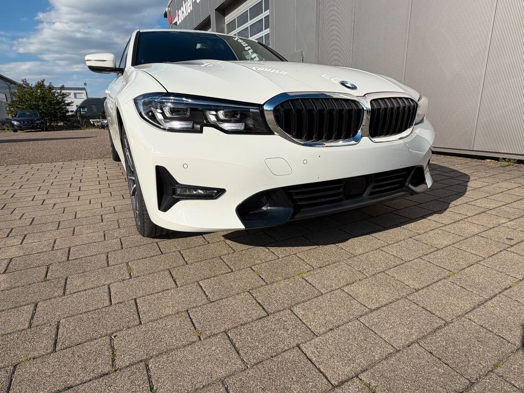 Image of BMW 320