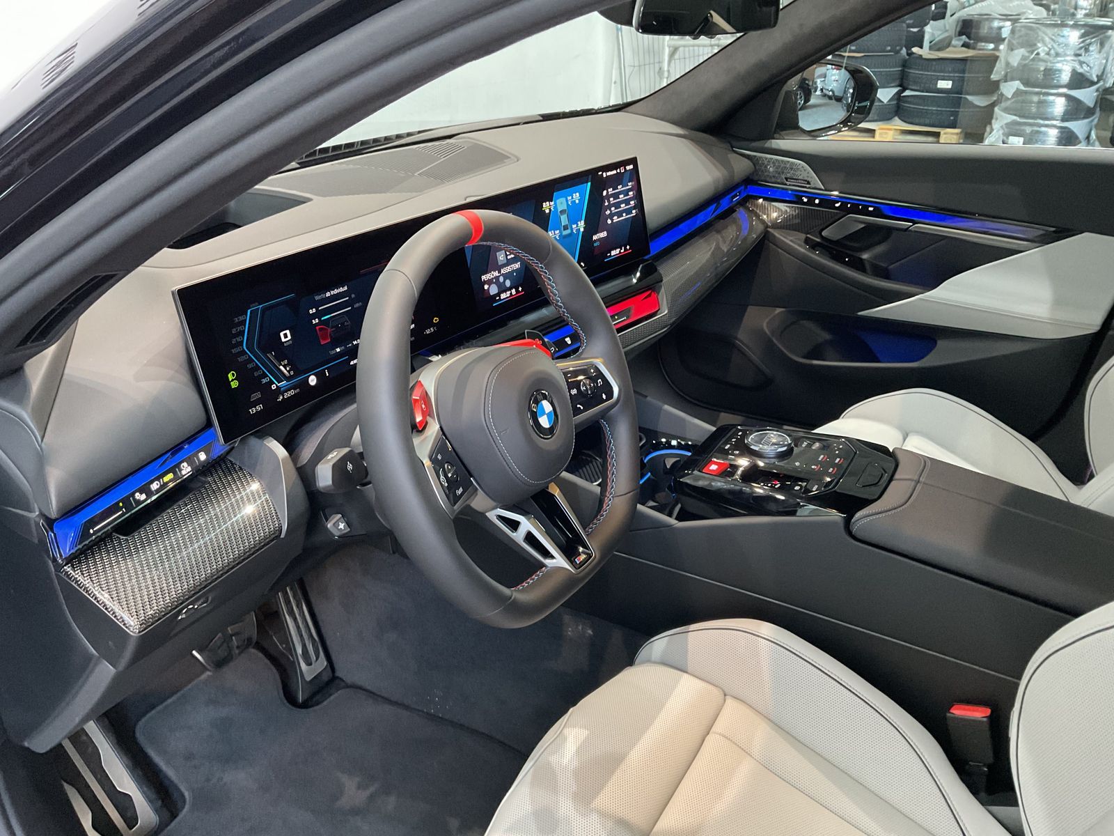 Fahrzeugeinzelansicht 10 Fahrzeugabbildung BMW M5 Touring Ultimate Package, Anhängerkupplung