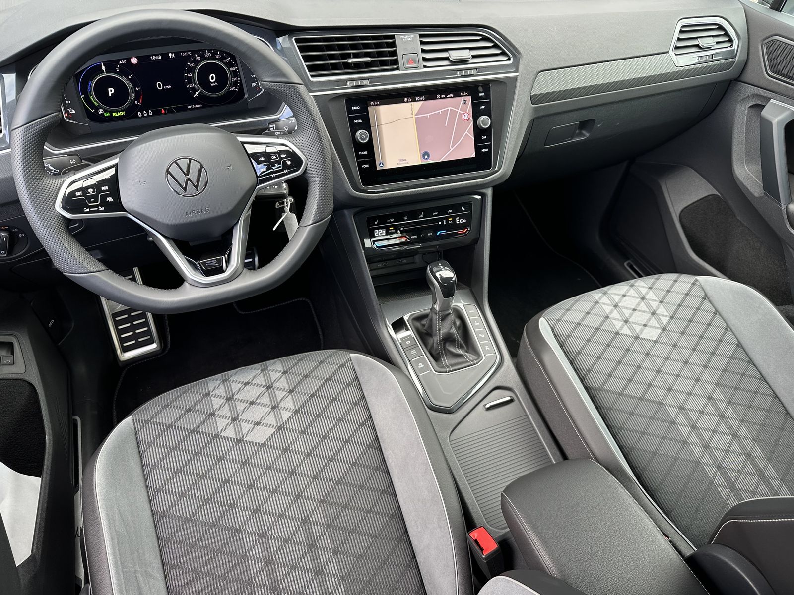 Fahrzeugabbildung Volkswagen Tiguan 1.4 TSI eHybrid R-Line NAV+MATRIX+360°+PP