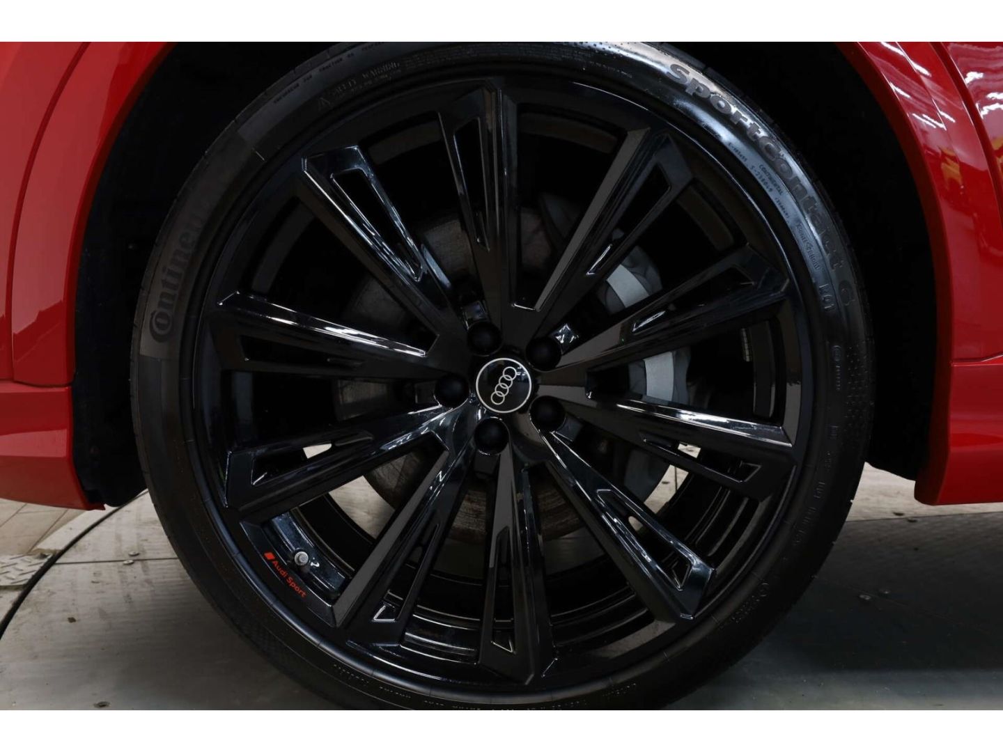 Audi Q8 55 TFSI e quattro S line foto 8
