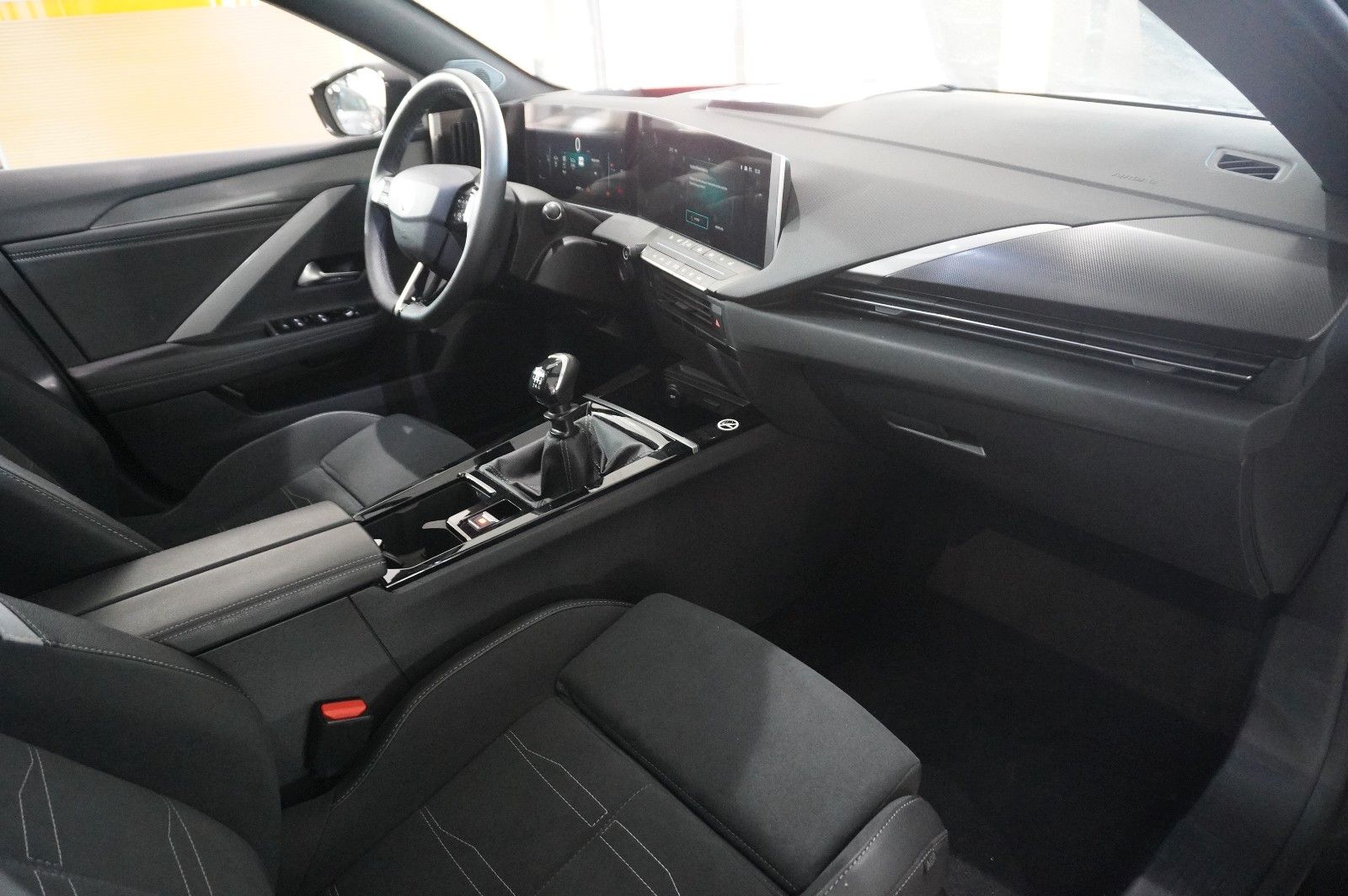 Fahrzeugabbildung Opel Astra L ST 1.2T GS SPORT NAVI/LED/360°/PANO/HUD