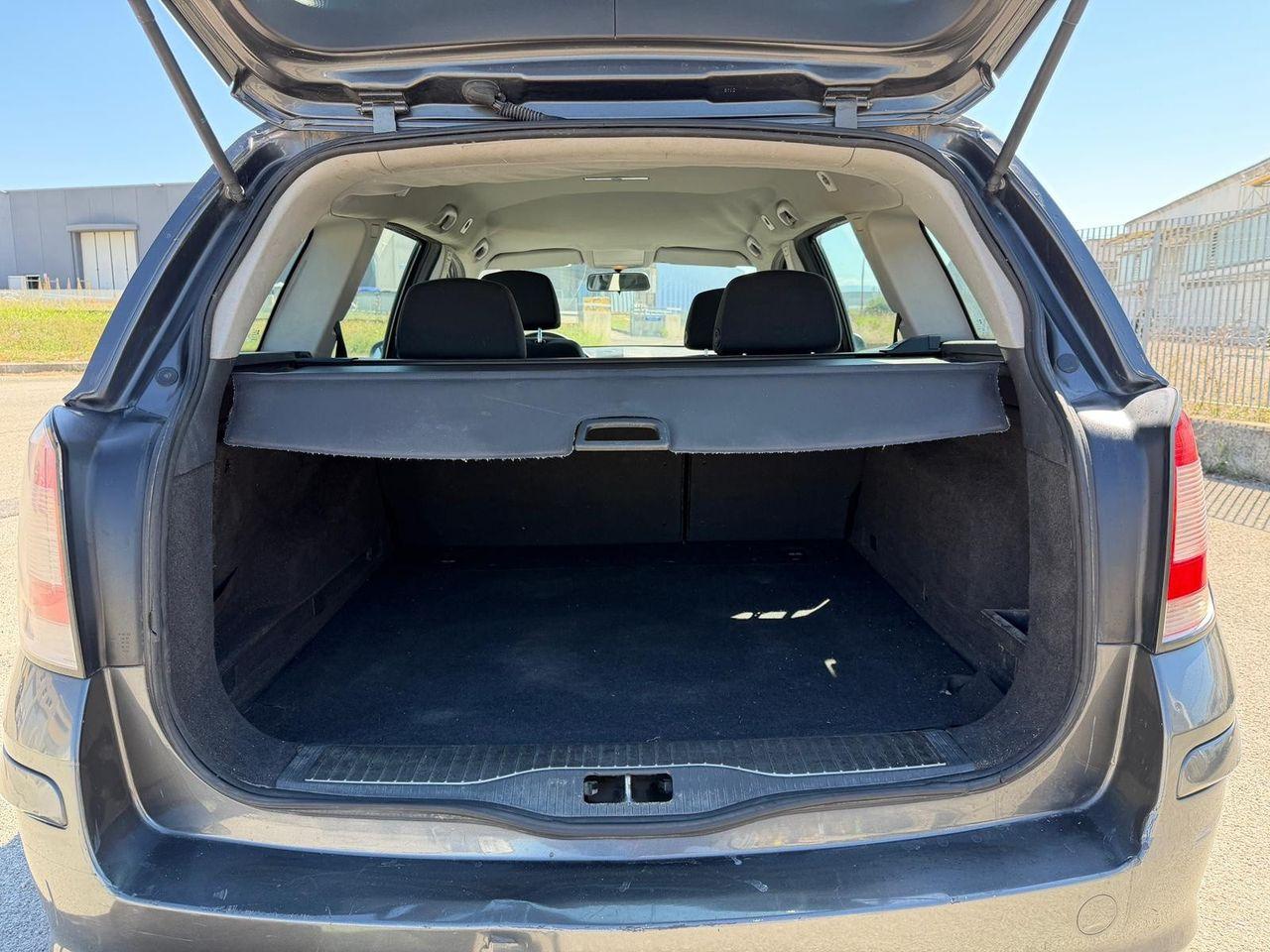 Opel Astra 2010 — photo 7