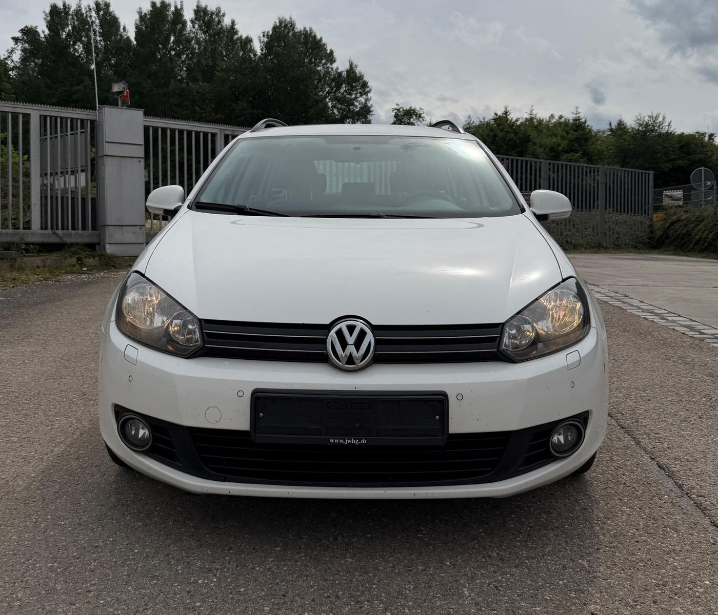 Volkswagen Golf 2011 — interior