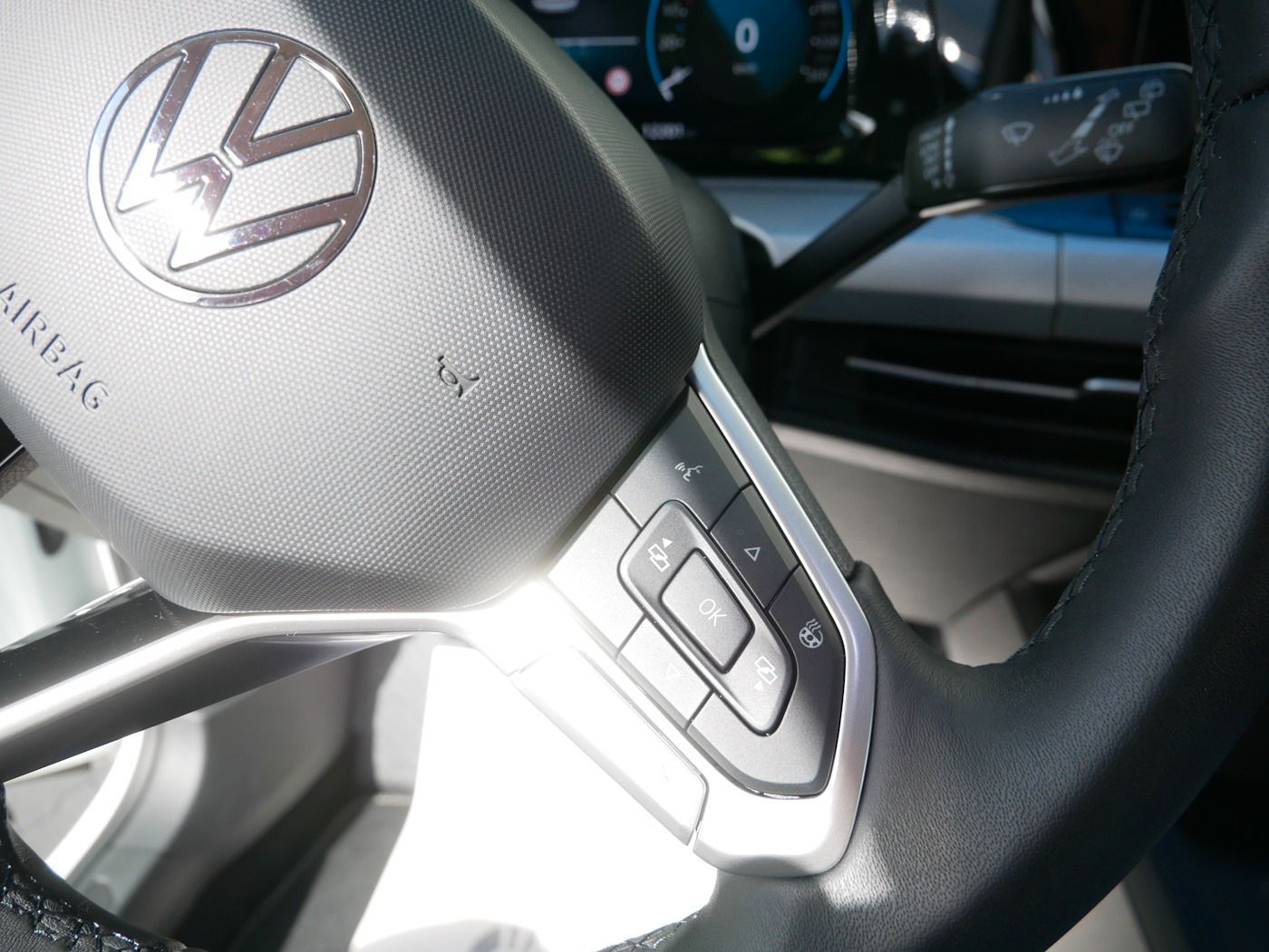 Fahrzeugabbildung Volkswagen Golf -VIII 1.0 Life NEU39T Standhz Kamera ACC SH