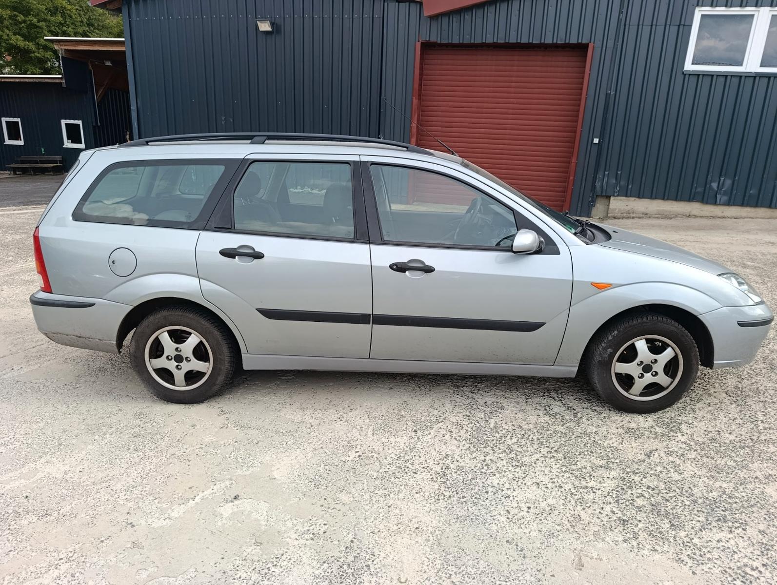 Ford Focus 2004 — engine 1.596 cm³, 101 HP (74kW)