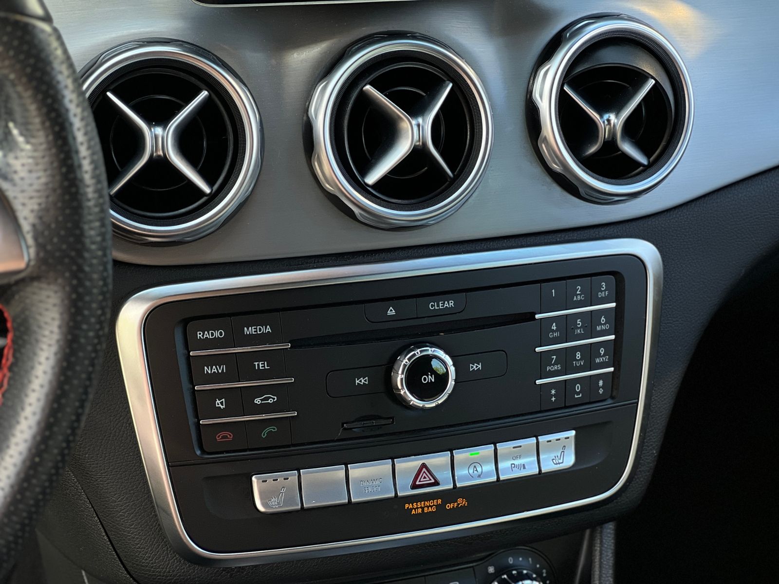 Fahrzeugabbildung Mercedes-Benz GLA 200 AMG LINE LED NAV SHZ RFK 19"
