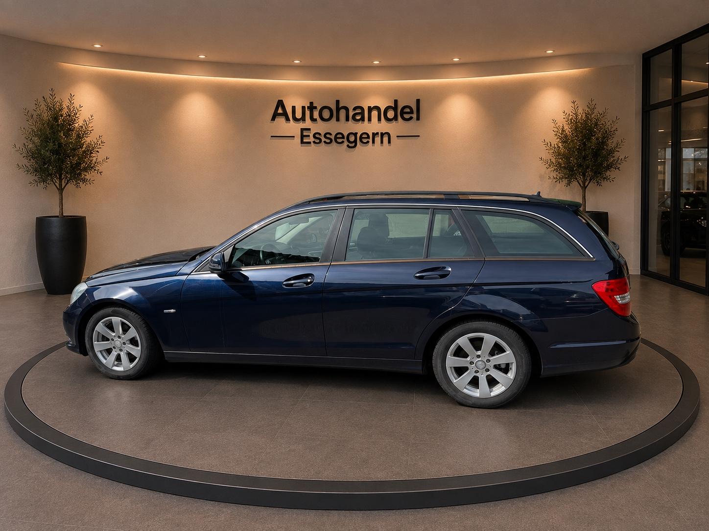 Mercedes-Benz C200 2011 — photo 8