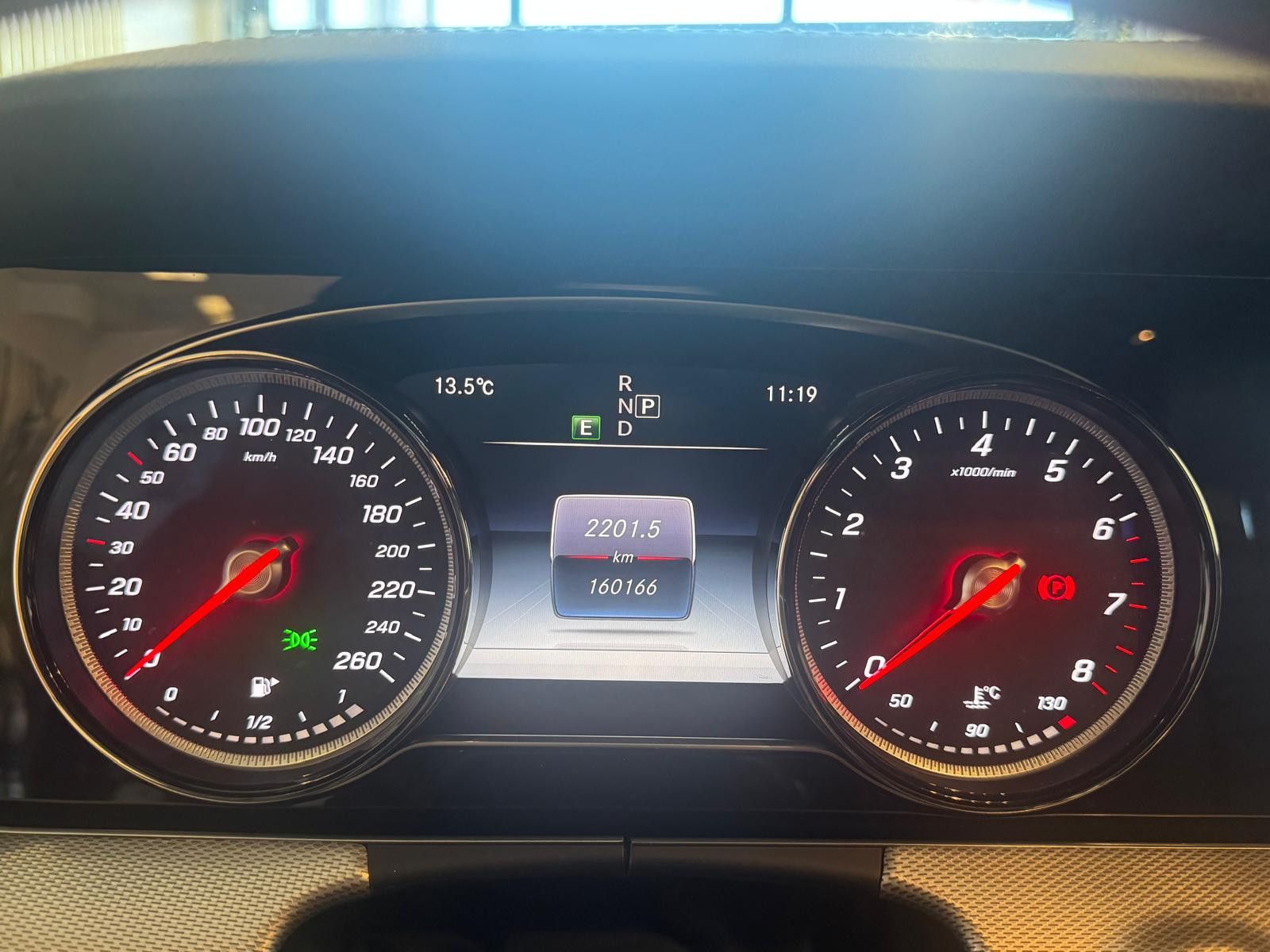 Fahrzeugabbildung Mercedes-Benz E 400 T-Modell 4Matic/LED/PANORAMA/AMG-LINE/NAVI