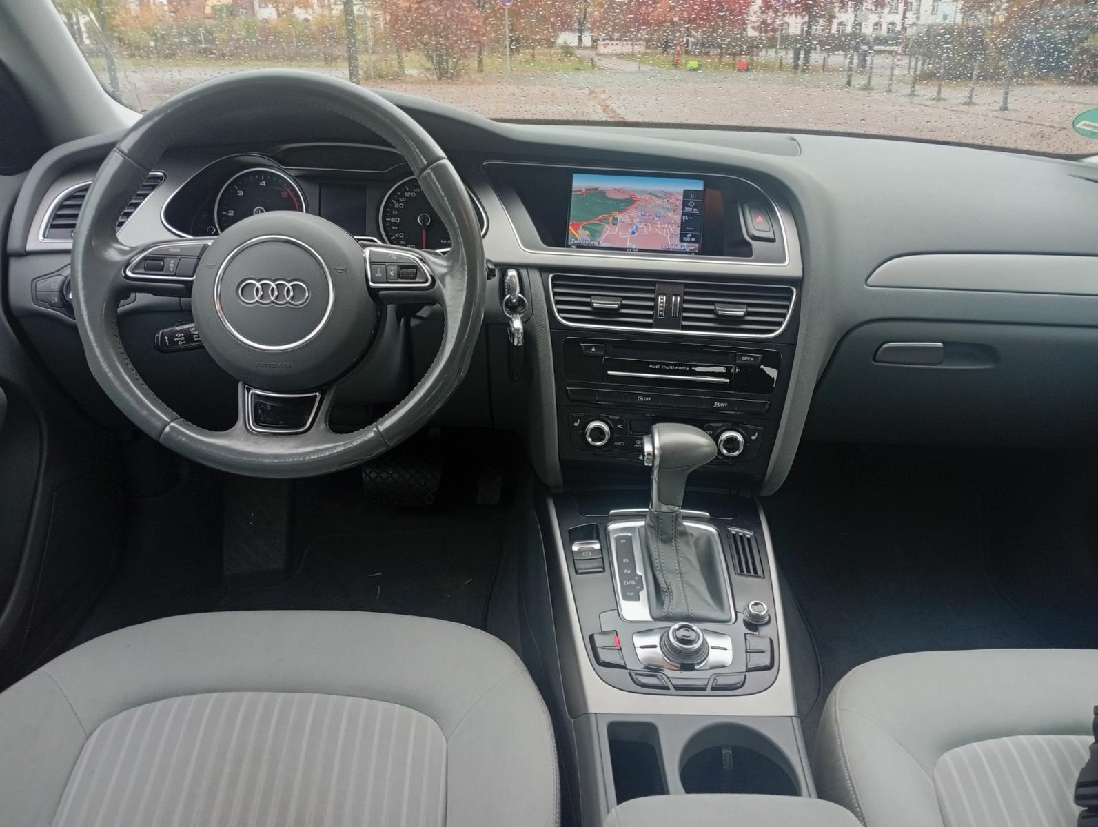 Audi A4 2012 — photo 13