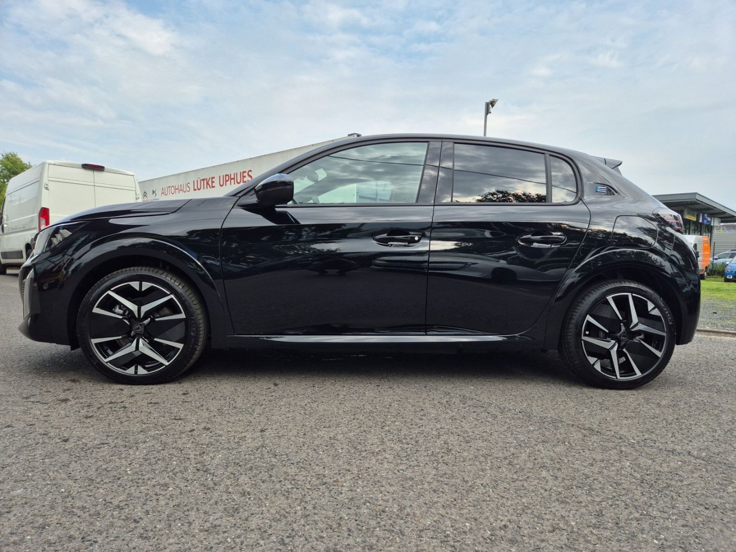Fahrzeugabbildung Peugeot 208 e- Neuer GT Elektromotor 136 Navi 360 Kamera