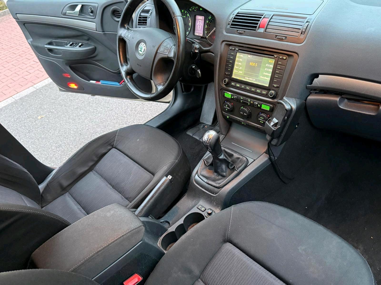 Skoda Octavia 2006 — фото 13