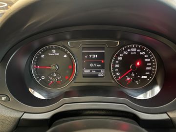 Audi Q3 sport 2,0 TDI S-LINE*LED*NAVI*AHK*HIFI*DAB*