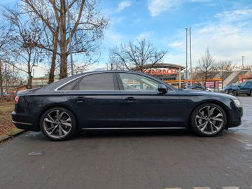 Audi A8 - 4