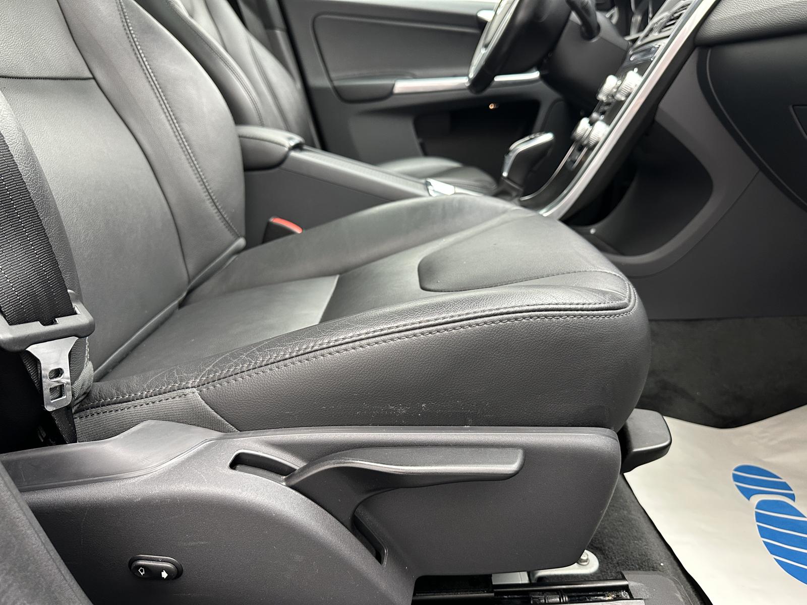 Volvo XC60 Summum 2WD "LEDER-NAVI-PANO-SITZH-PDC-ALU"