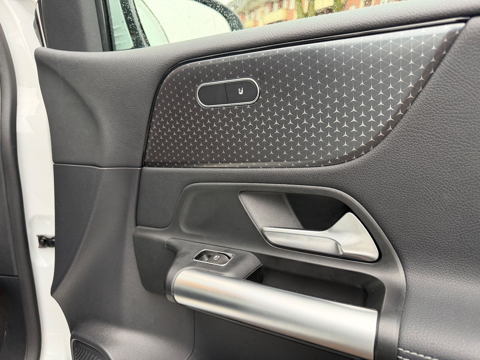 Fahrzeugabbildung Mercedes-Benz B 200 MULTIBEAM*TEMPO*KAMERA*AHK*WIDESCREEN