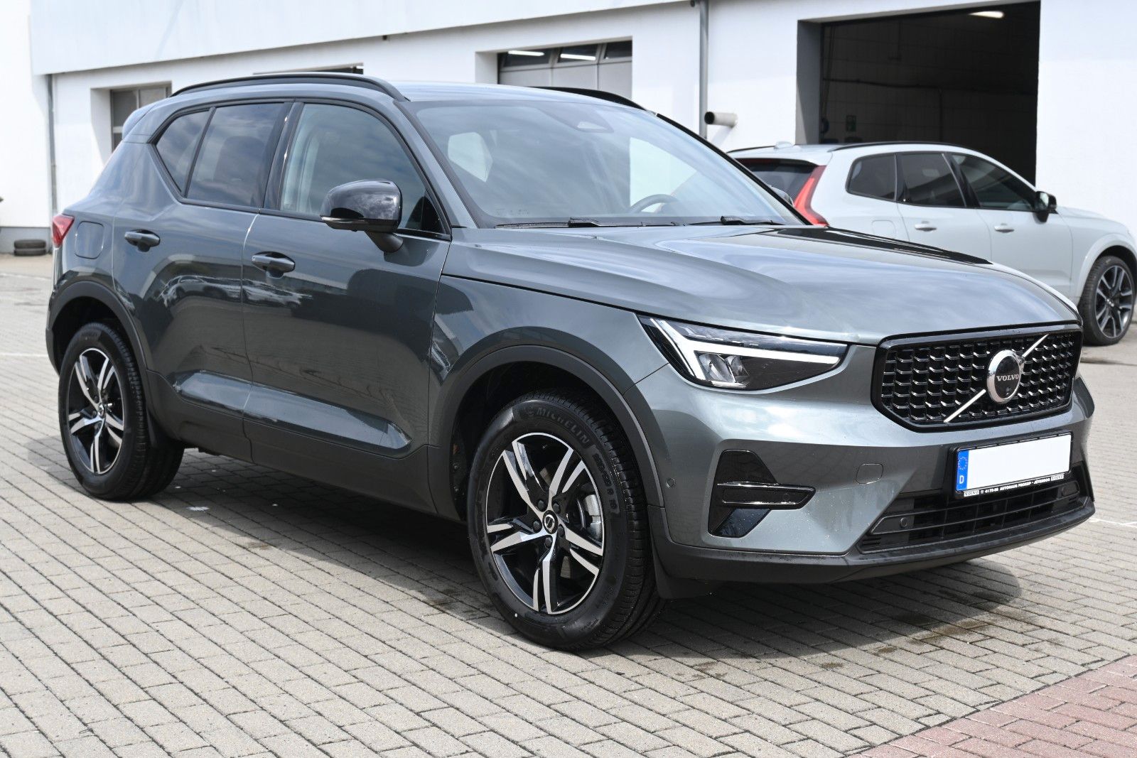 Fahrzeugabbildung Volvo XC40 B3 DKG Plus Dark*STDHZG*360°*H&K*ACC