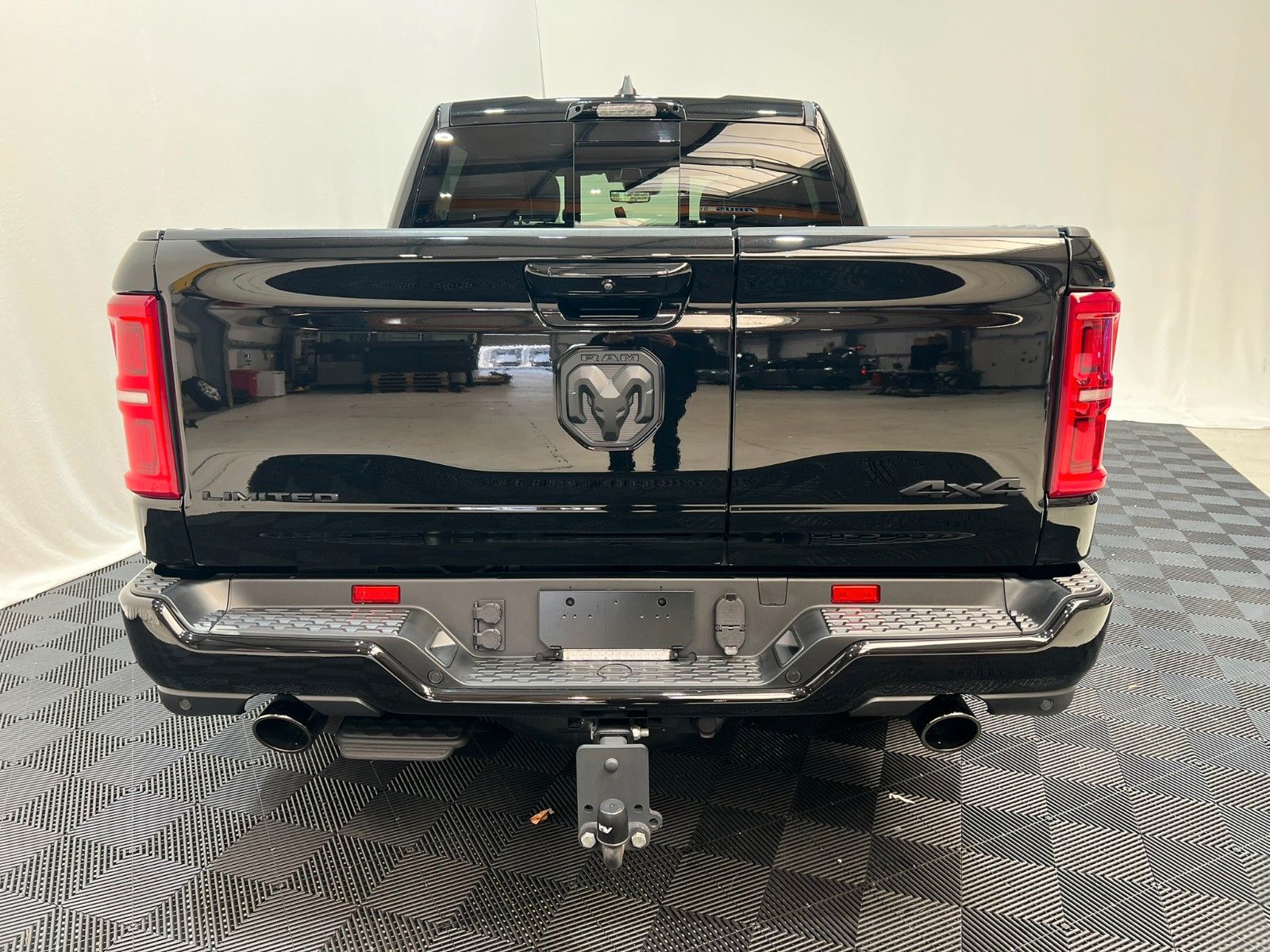 Fahrzeugabbildung Dodge RAM 1500 Limited Night  H/O 3.0L / MFT