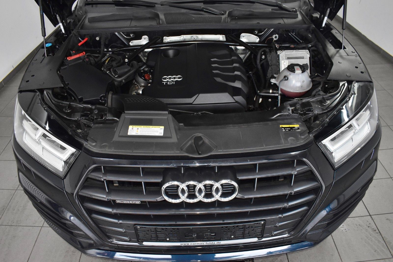 Fahrzeugabbildung Audi Q5 35 TDI quattro S Line Leder,Navi,LED,SH,PDC